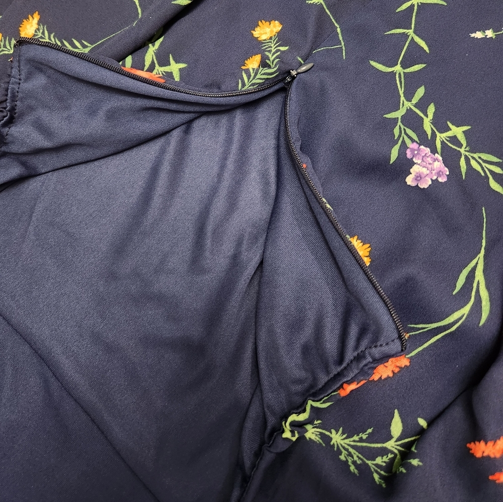 SOLD NWT Lulu’s blue and floral skater dress size medium - Picture 6 of 11